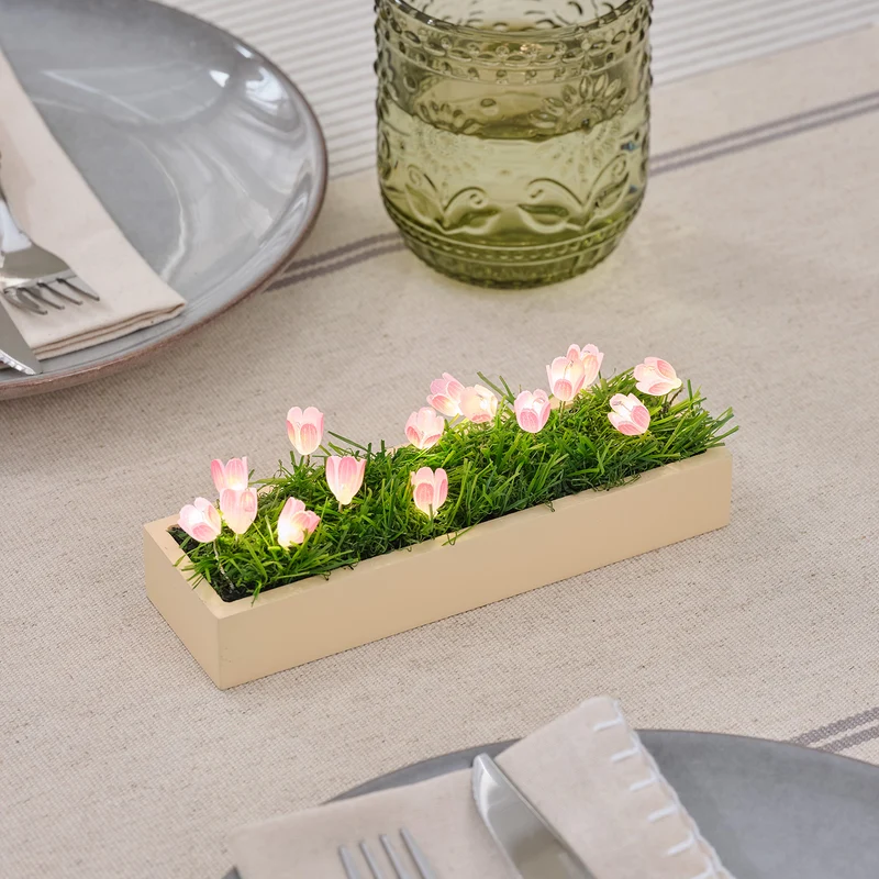 Décoration Lumineuse Tulipes Miniatures Roses sur Lit de Verdure