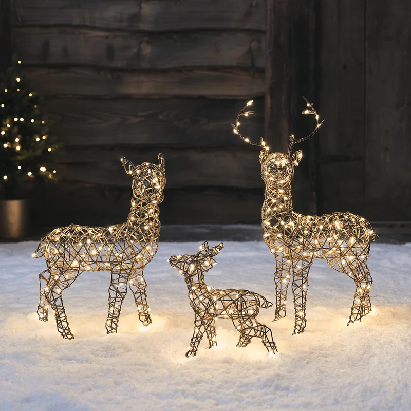 Famille de Mini Rennes Lumineux en Rotin Studley