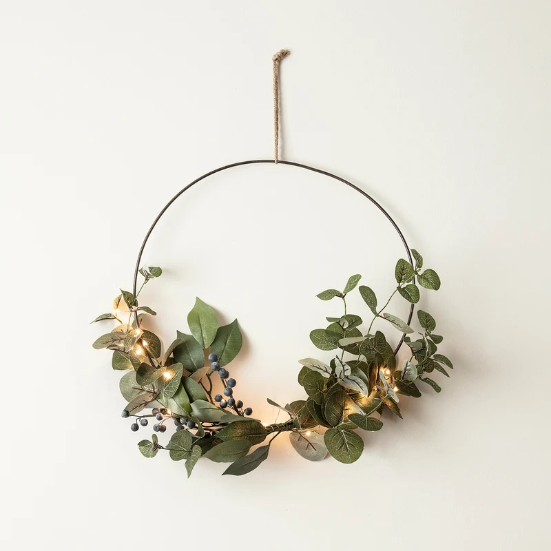 Couronne de Noël Eucalyptus et Baies de 35cm avec Guirlande Lumineuse à Micro LED