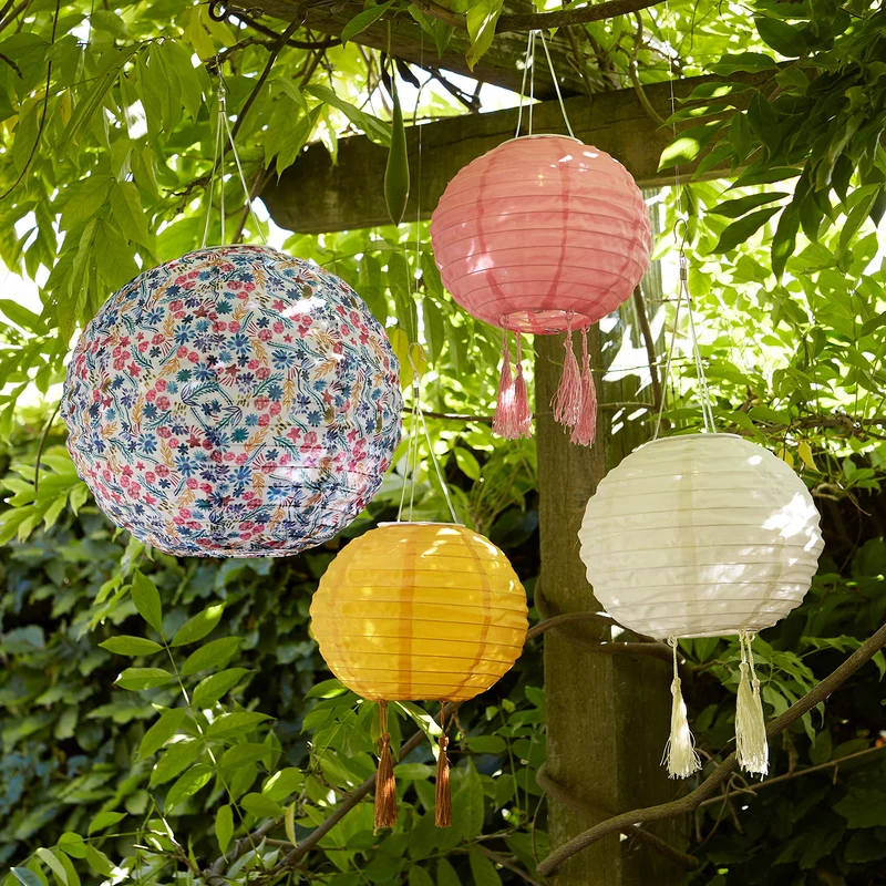 Lot de 4 Lampions Solaires à Pampilles et un Lampion Solaire