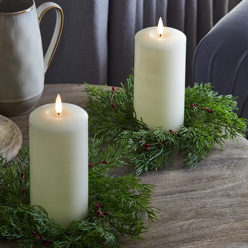 Lot de 2 Couronnes de Noël pour Bougies Baies Rouges avec Bougies TruGlow®
