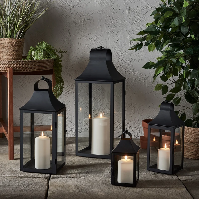 Lot de 4 Lanternes de Jardin Albury avec Bougies TruGlow® et Télécommande