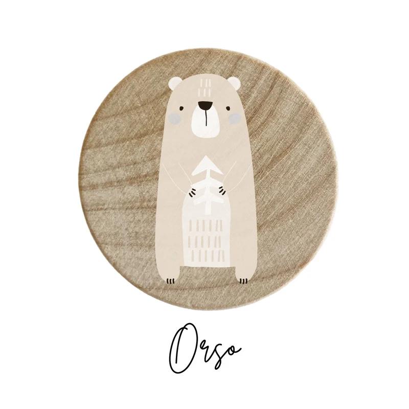 Perilla de madera con diseño de Woodland Friends en relieve - Más diseños disponibles