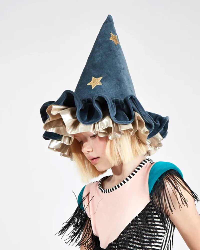 Chapeau pointu de sorcière bleu étoilé