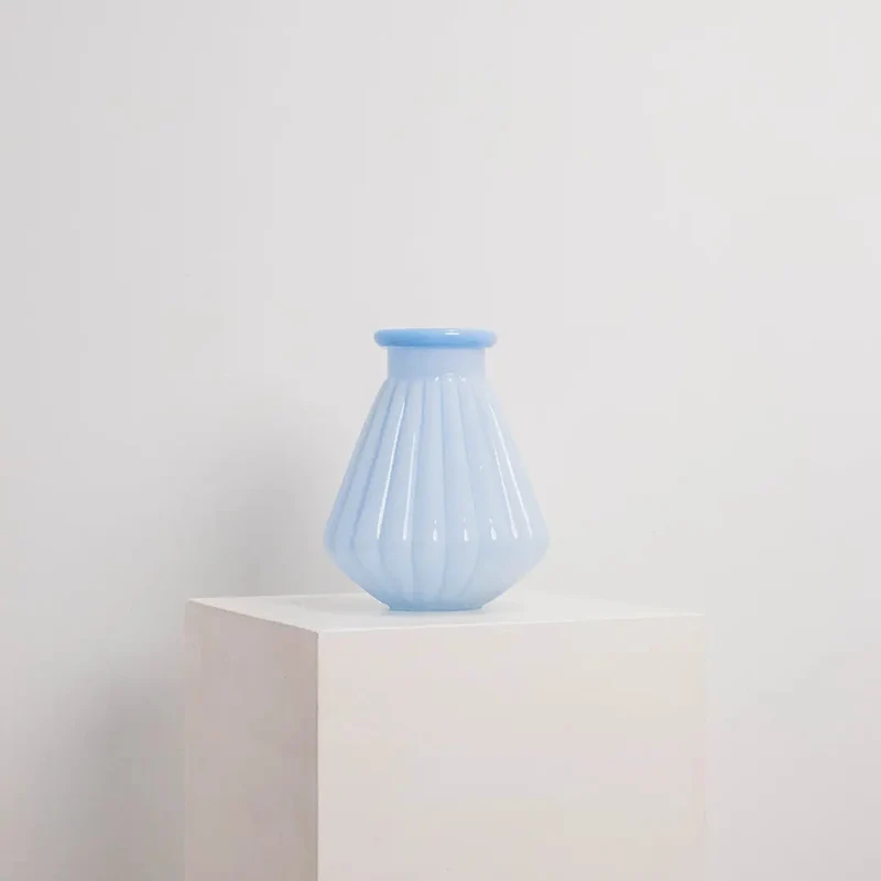 Vase en Verre Strié Bleu Clair