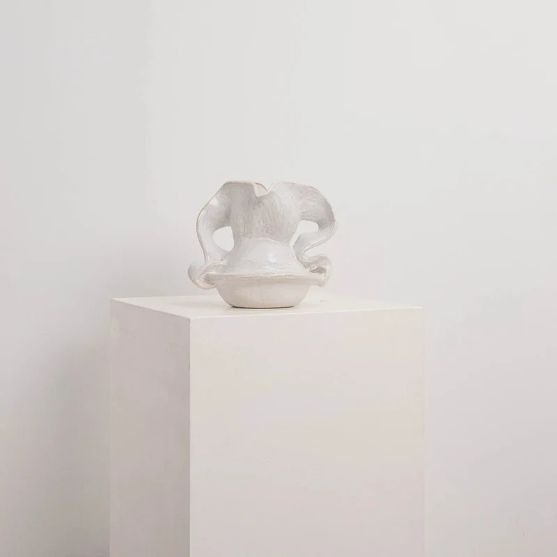 Petit Vase Sculptural en Grès Blanc