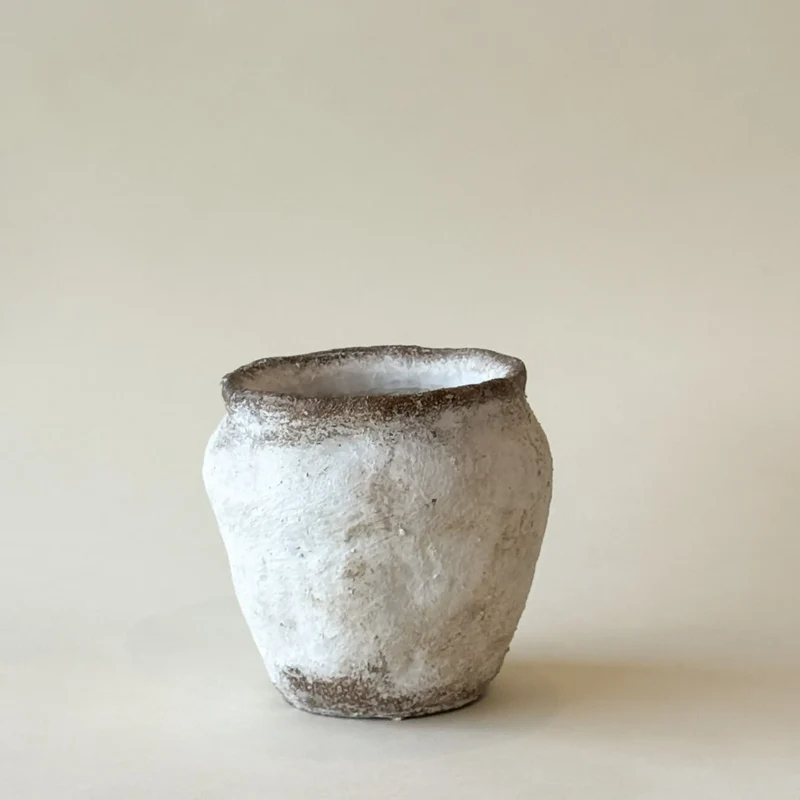 Cache-pot en forme d’urne moulée en ciment 13.5''