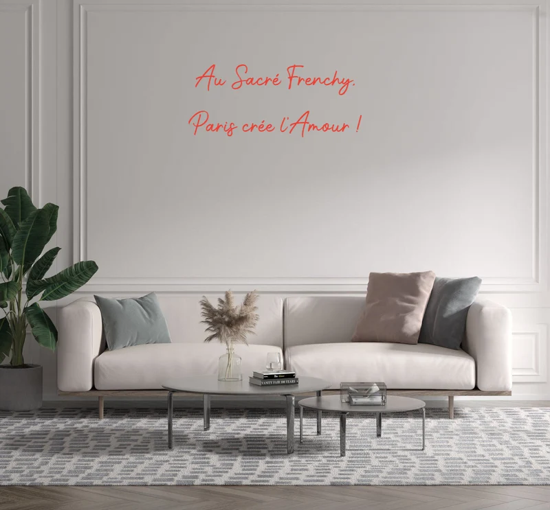 Custom text: Au Sacré Frenchy, Paris crée l'Amour !